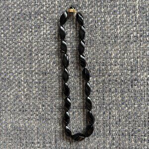 🖤 Glossy Black Faceted Bead Necklace – Classic & Chic ✨